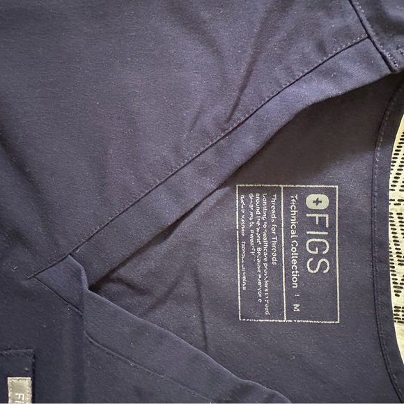 Figs scrub top - Picture 3 of 3